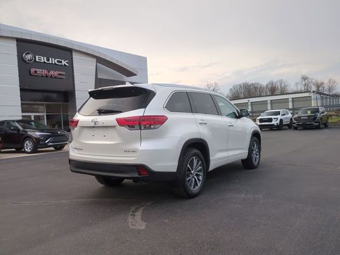 Used 2017 Toyota Highlander XLE image 5