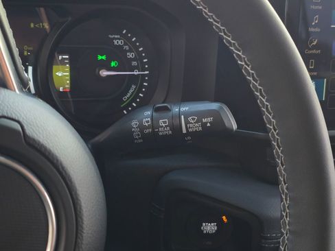 Used 2025 Jeep Wrangler Unlimited Sahara w/ Safety Group image 32