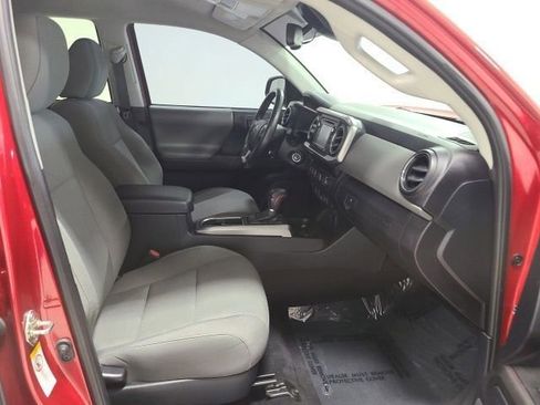 Certified 2019 Toyota Tacoma SR5 AWD/4WD image 13