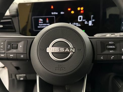 Used 2025 Nissan Kicks SV AWD/4WD image 14