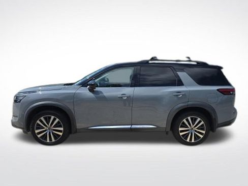 Used 2022 Nissan Pathfinder Platinum w/ Cargo Package FWD image 3