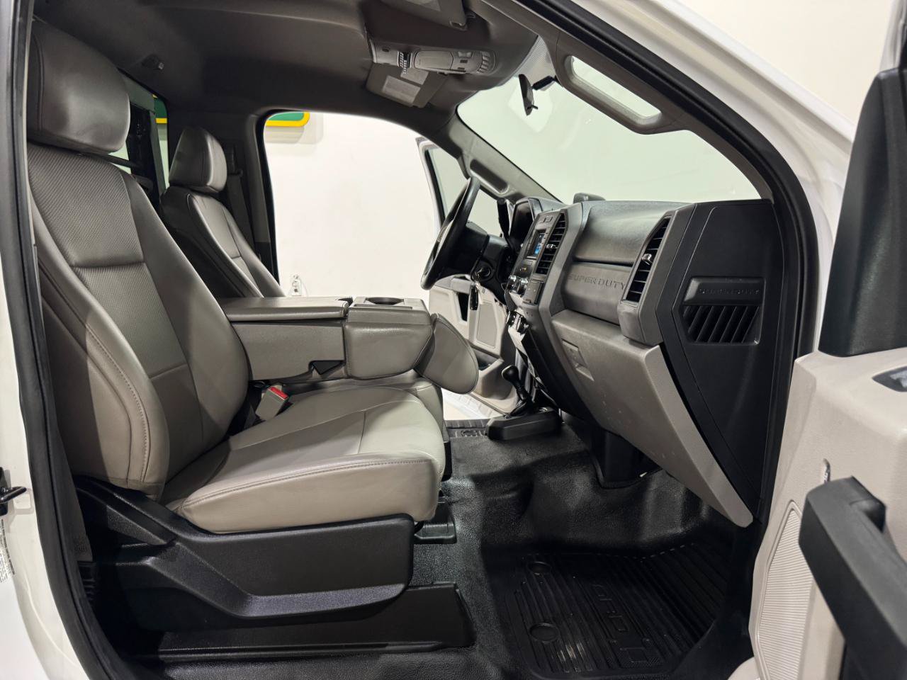 Used 2019 Ford F550 4x4 Regular Cab Super Duty image 14