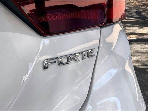 Used 2019 Kia Forte LXS image 9