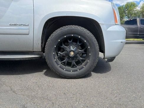 Used 2011 GMC Yukon Denali AWD/4WD image 4