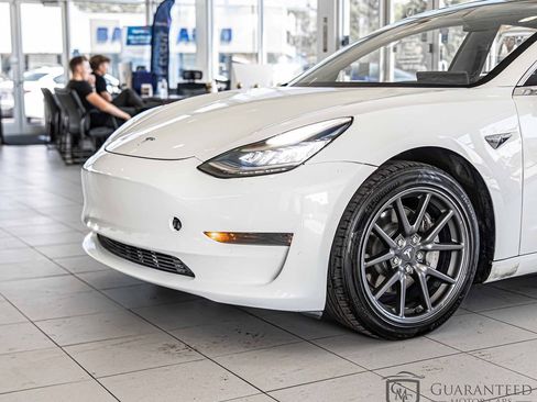 Used 2020 Tesla Model 3 Standard Range Plus image 4
