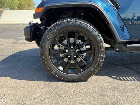 Used 2025 Jeep Gladiator Sport AWD/4WD image 10