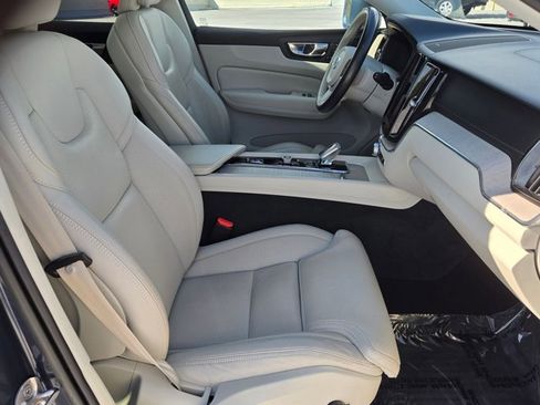 Used 2022 Volvo XC60 B5 Inscription w/ Protection Package Premier image 21