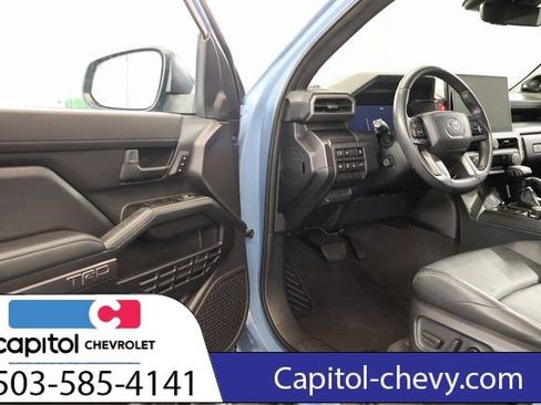 Used 2025 Toyota 4Runner TRD Off-Road Premium AWD/4WD image 9