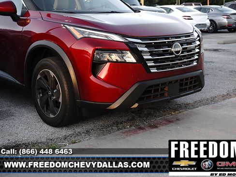 Used 2025 Nissan Rogue SV FWD image 9