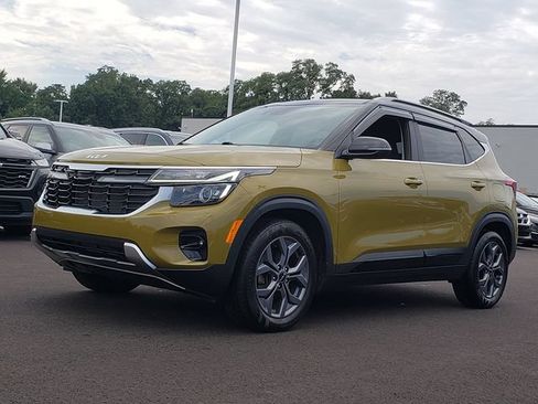 Certified 2024 Kia Seltos S FWD image 2