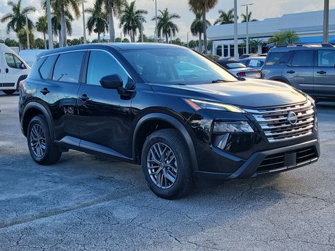 Used 2024 Nissan Rogue S FWD image 1