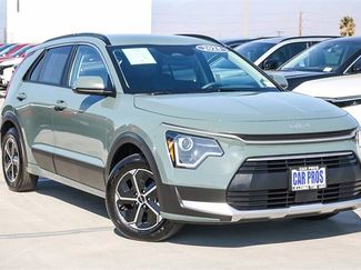 Used 2025 Kia Niro EX video 2