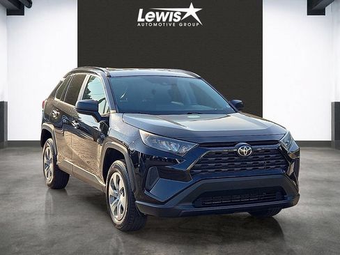 Used 2021 Toyota RAV4 LE FWD image 6