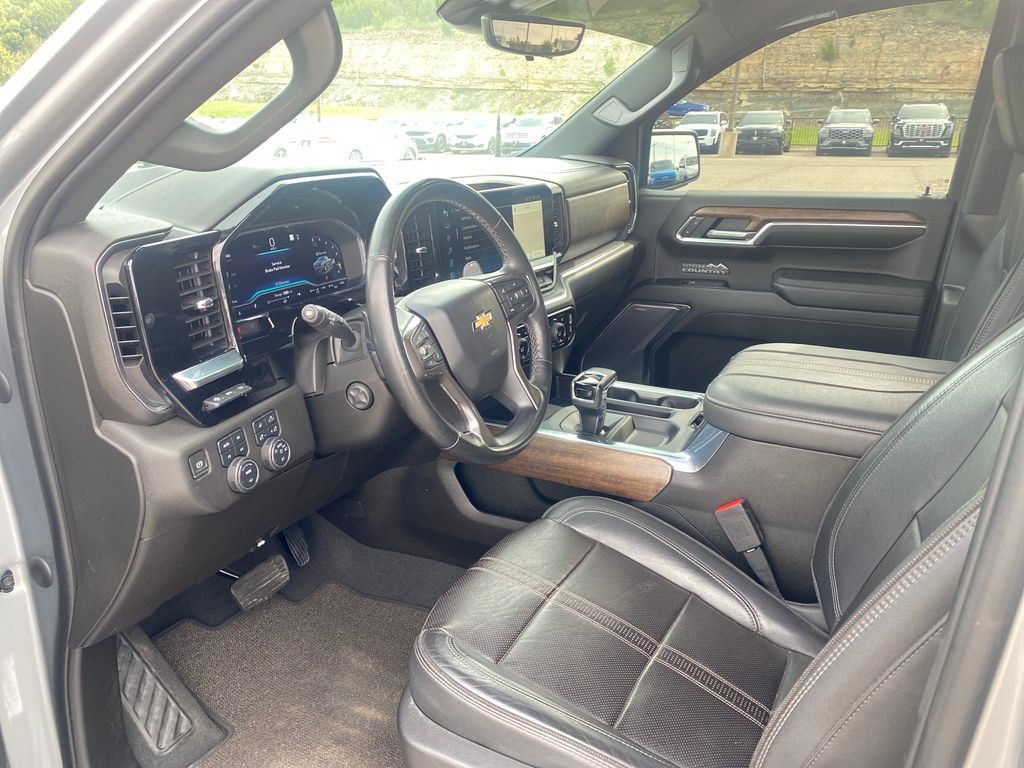Used 2023 Chevrolet Silverado 1500 High Country w/ Technology Package AWD/4WD image 10