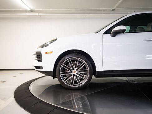Certified 2023 Porsche Cayenne Platinum Edition AWD/4WD image 11