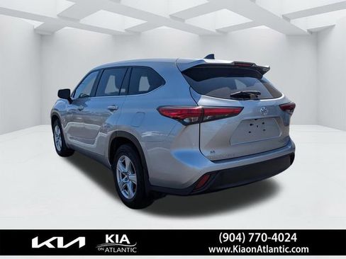 Used 2023 Toyota Highlander L FWD image 5