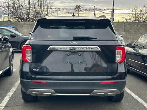 Used 2024 Ford Explorer XLT w/ Equipment Group 202A image 4