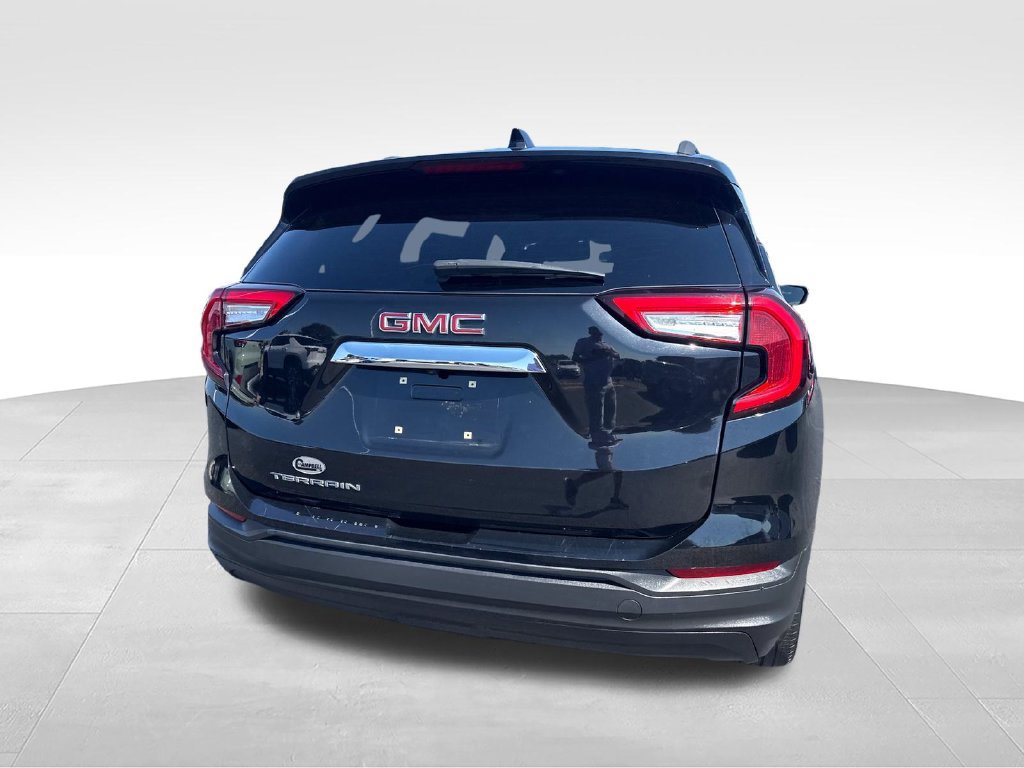 Used 2022 GMC Terrain SLE w/ Driver Convenience Package FWD image 8