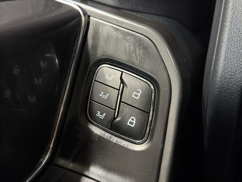 Used 2025 Ford F150 Lariat AWD/4WD image 47