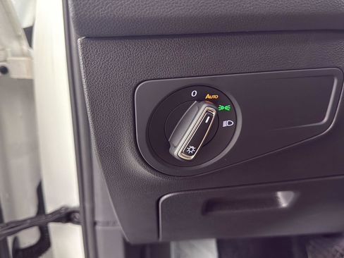 Used 2022 Volkswagen Tiguan SE image 15