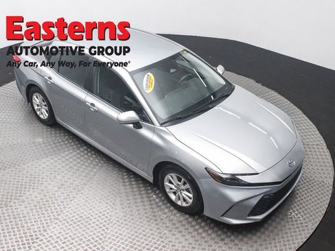Used 2025 Toyota Camry LE FWD image 3