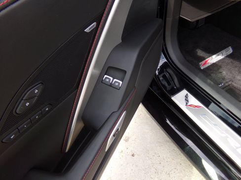 Used 2019 Chevrolet Corvette Z06 RWD image 17