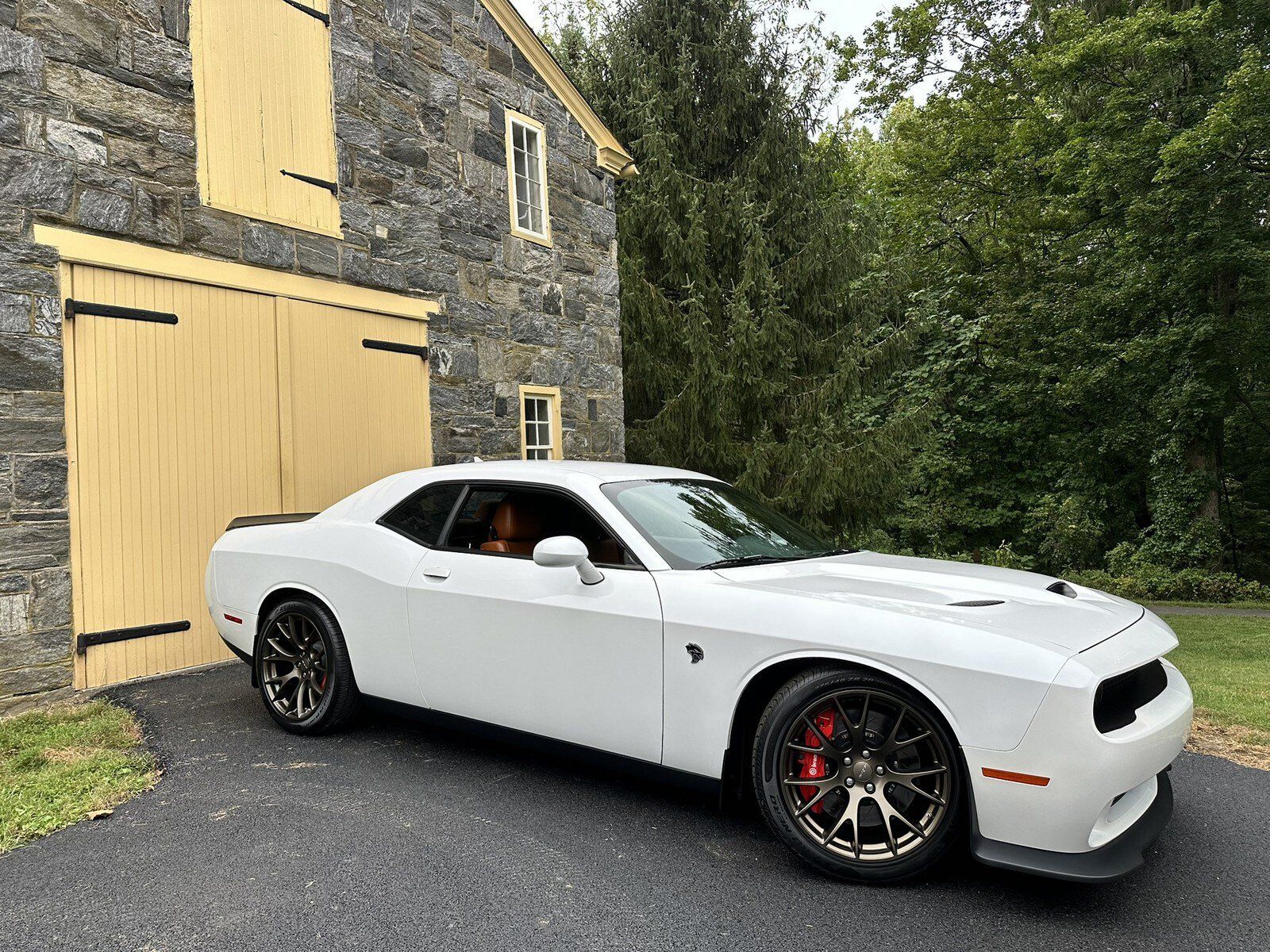 Used 2015 Dodge Challenger SRT Hellcat RWD image 32