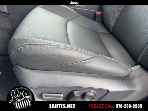 Used 2025 Toyota Tacoma Limited image 25