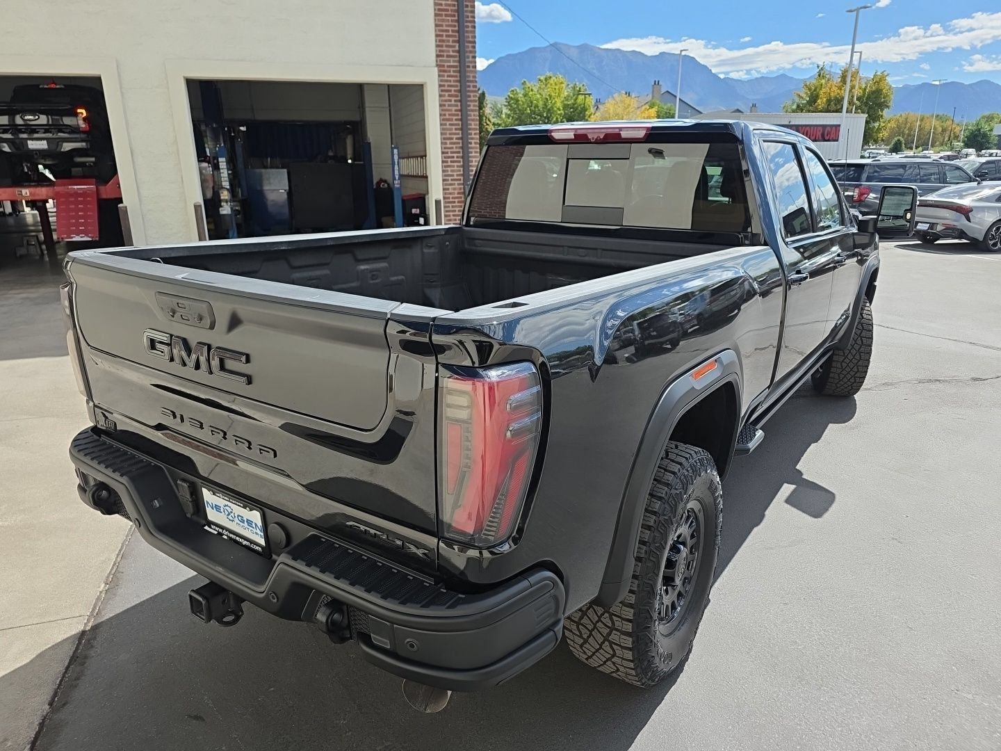 Used 2025 GMC Sierra 2500 AT4X w/ AT4X AEV Edition AWD/4WD image 22