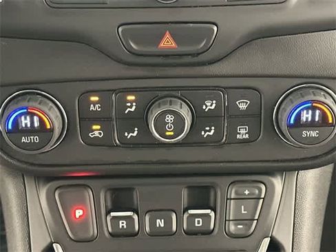 Used 2021 GMC Terrain SLE w/ Driver Convenience Package image 14