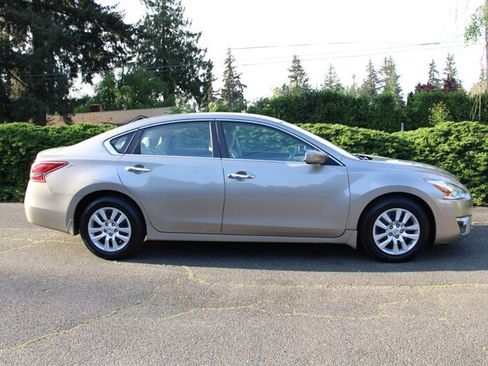 Used 2013 Nissan Altima 2.5 S FWD image 11