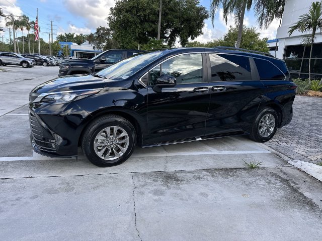 Used 2026 Toyota Sienna XLE FWD image 31