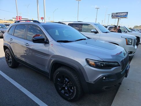 Used 2022 Jeep Cherokee Trailhawk w/ Sun, Sound & Nav Group AWD/4WD image 3