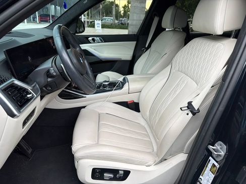 Used 2025 BMW X7 xDrive40i w/ M Sport Package AWD/4WD image 3