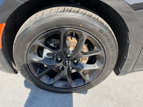 Used 2025 Chrysler Pacifica Limited image 35