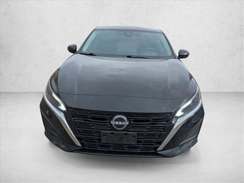 Used 2023 Nissan Altima 2.5 SV w/ SV Premium Package image 2