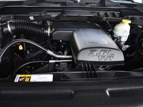 Used 2021 RAM 1500 Classic SLT RWD image 19