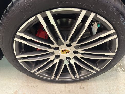 Used 2016 Porsche Cayenne Turbo AWD/4WD image 37