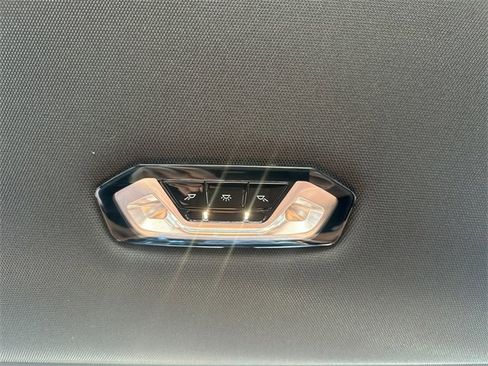 Used 2024 BMW 330i xDrive Sedan w/ Premium Package image 30