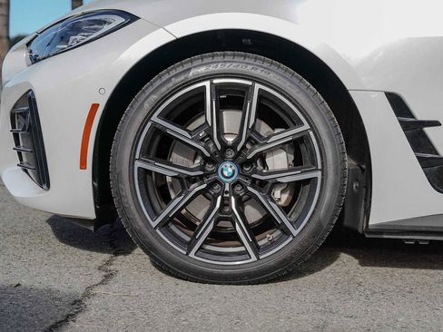 Used 2022 BMW i4 eDrive40 w/ M Sport Package image 9