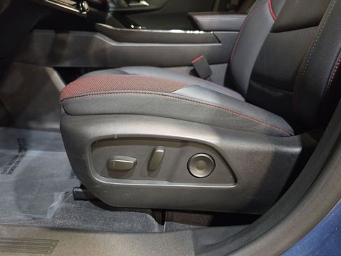Used 2025 Chevrolet Equinox RS w/ Convenience Package III AWD/4WD image 14