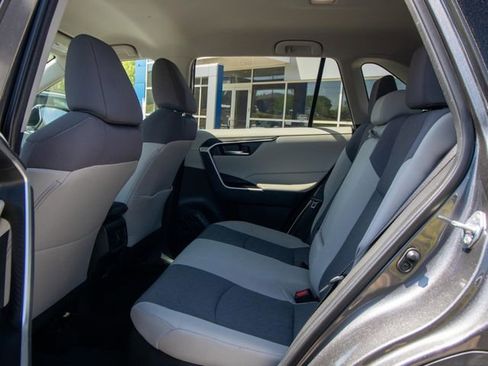 Used 2022 Toyota RAV4 XLE AWD/4WD image 13