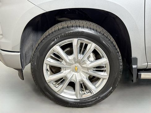Used 2023 Chevrolet Silverado 1500 High Country w/ High Country Premium Package AWD/4WD image 31