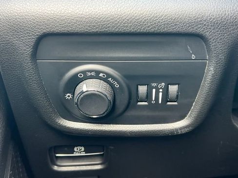 Used 2023 Jeep Grand Cherokee Altitude AWD/4WD image 18