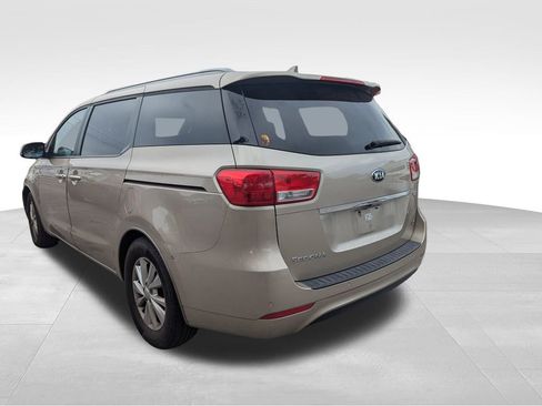 Used 2017 Kia Sedona LX w/ LX Essentials Premium Package image 3