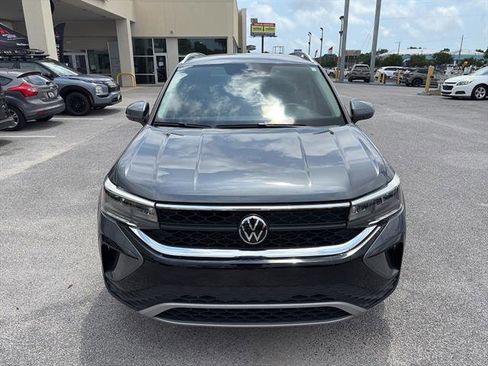 Certified 2023 Volkswagen Taos SE w/ Black Wheel Package FWD image 8