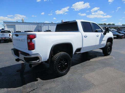 Used 2024 Chevrolet Silverado 2500 LT AWD/4WD image 6
