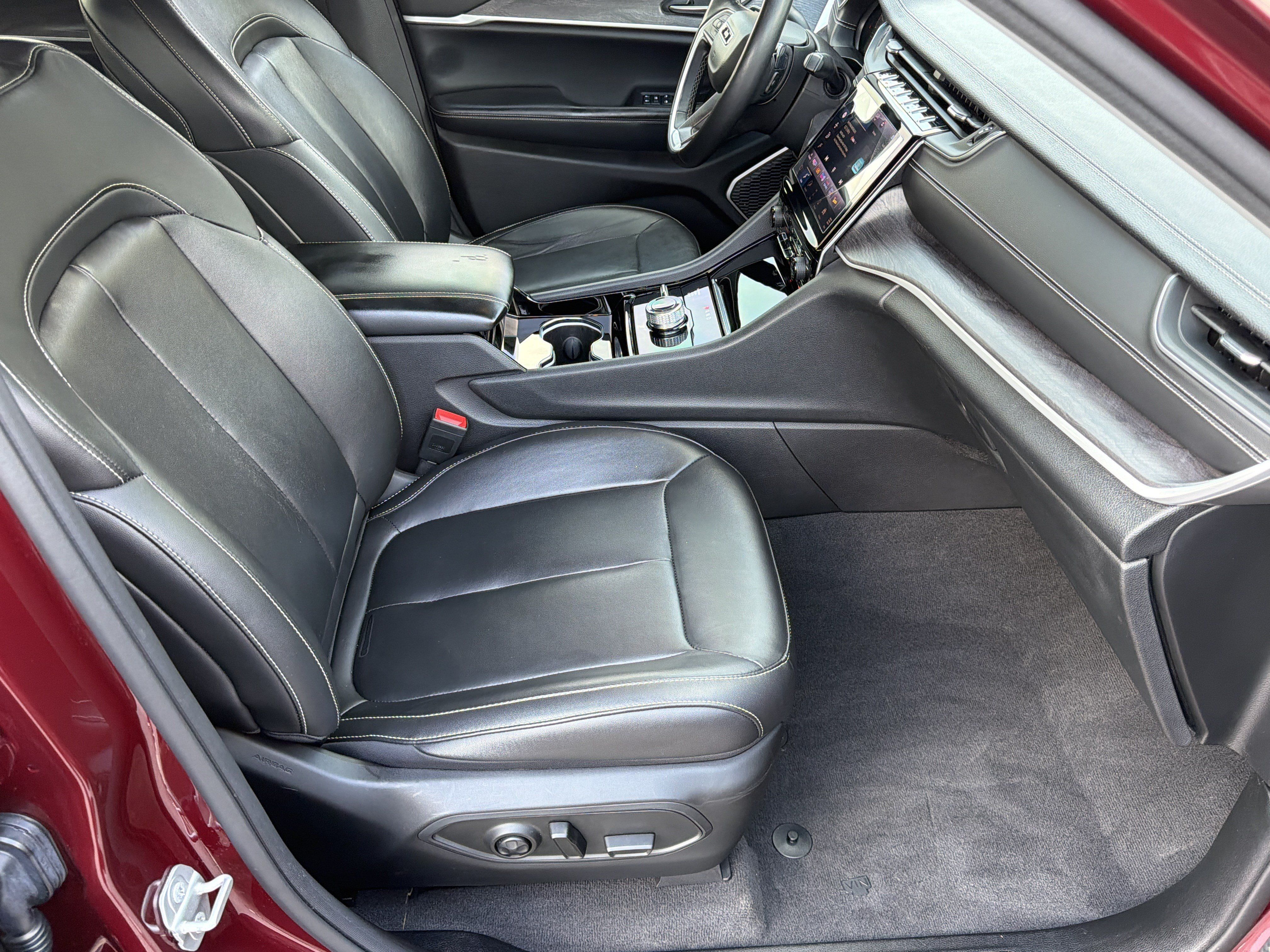 Used 2022 Jeep Grand Cherokee L Limited AWD/4WD image 17