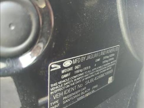 Used 2021 Jaguar XF R-Dynamic SE image 28