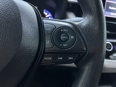 Used 2022 Toyota Corolla LE image 17